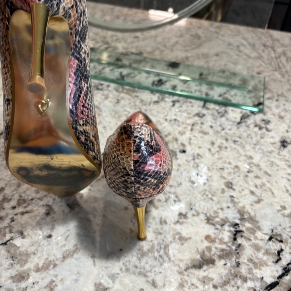 Snake heel - Picture 2 of 3
